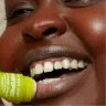 The Body Shop Swipe It Moisturising Lip Balm (5 g, Passionsfrucht)
