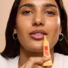 The Body Shop Born Lippy Lip Balm (10 ml, Pfirsich Eistee)